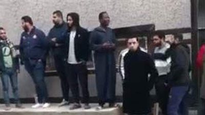 أفريقي يفقد 7 من أقاربه أسفل عقار جسر السويس المنهار|فيديو