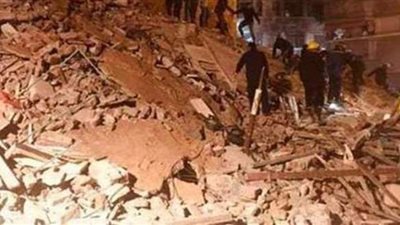 مكالمة هاتفية تنقذ شخصا من الموت أسفل عقار جسر السويس المنهار