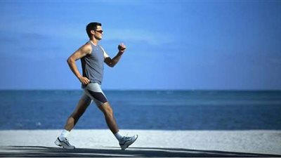 ٥ فوائد لرياضة المشي.. والصحة العالمية تنصح بـ ٣٠ دقيقة يومياً