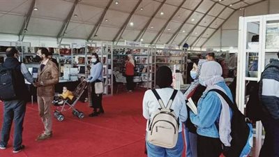 إقبال متوسط من جماهير الإسكندرية على معرض الكتاب