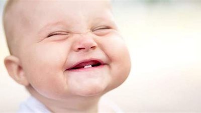 ٨ أعراض تؤكد وجود مشكلة بأسنان طفلك