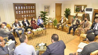 محافظ أسيوط يبحث مع أعضاء النواب والشيوخ آخر تطورات مشروعات التنمية