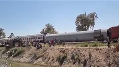 مجلس جامعة جنوب الوادي يقف دقيقة حدادا على أرواح ضحايا حادث قطاري سوهاج