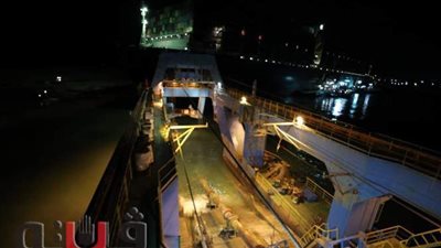 الفريق أسامة ربيع يتفقد الكراكة مشهور خلال عملها بالمنطقة المحيطة بالسفينة الجانحة | صور