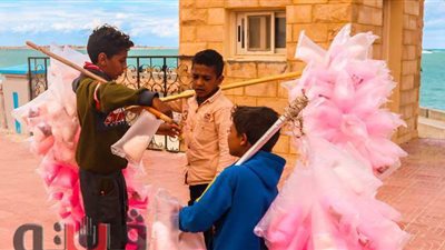 حكاية 3 أطفال أشقاء يبيعون 