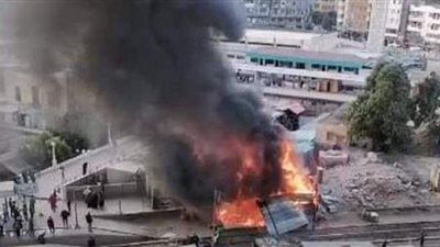 السكك الحديدية تراقب حريق الزقازيق.. وتؤكد سلامة الحركة