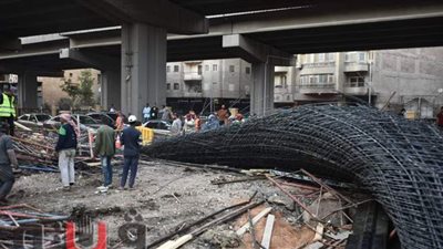 سقوط عمود كوبري ترسا.. الذعر يصيب الأهالي.. مصدر أمني: لا خسائر بشرية وفتح تحقيق عاجل.. وصاحب السيارة المحطمة: عاوز حقي