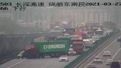 على غرار إيفر جرين.. شاحنة بنفس اسم السفينة تسد طريق بالصين