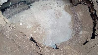 محبس مياه يتسبب في هبوط أرضي بالمنوفية | صور