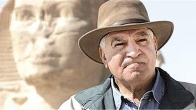 هل ضربت لعنة الفراعنة البلاد.. رد ناري من زاهي حواس | فيديو