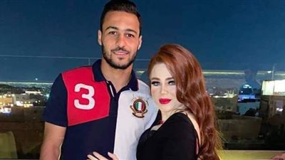 لاعب الأهلي يحتفل بعيد ميلاده الـ24 بصورة مع زوجته
