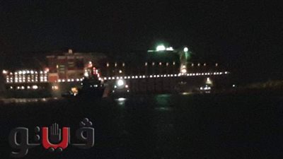 قاطرات هيئة قناة السويس تواصل محاولات تعويم السفينة إيفري جفين | صور