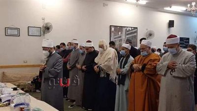 أسامة الأزهري يؤم المصلين في صلاة الغائب على شهداء قطاري سوهاج