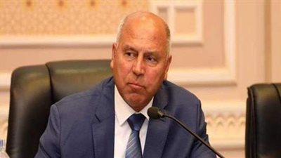 هل يتكرر حادث قطاري سوهاج مرة أخرى؟ وزير النقل يجيب