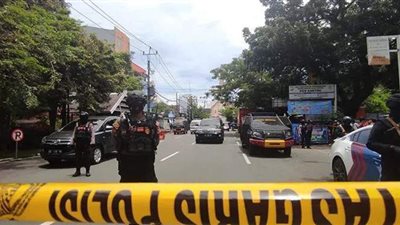 إصابة 10 أشخاص في تفجير انتحاري لكنيسة إندونيسية | فيديو