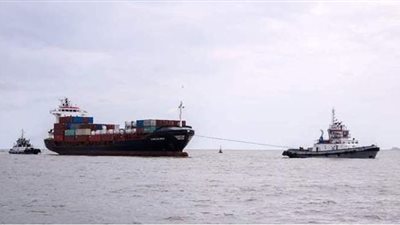 إنقاذ سفينة حاويات تعطلت في المجري الملاحي لميناء دمياط