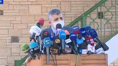 أسامة ربيع يكشف حقيقة الصور المتداولة على السوشيال ميديا لإنقاذ السفينة | فيديو