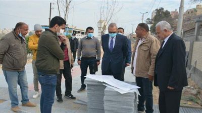 محافظ القليوبية يتابع أعمال رصف طريق كورنيش وممشى النيل ببنها