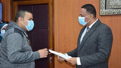 محافظ الدقهلية يسلم عقود 420 شقة للمواطنين ونقلهم بصفة مؤقتة