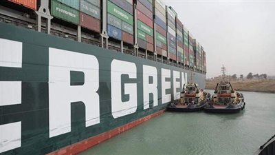 عالم رايقة.. شحنة ألعاب جنسية هولندية عالقة في القناة.. والشركة: خسائر بالملايين