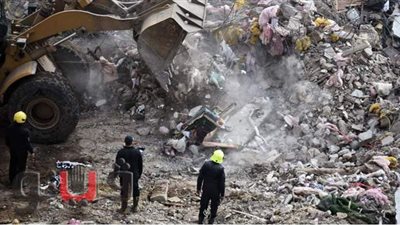 10 صور ترصد رفع أنقاض عقار جسر السويس المنهار