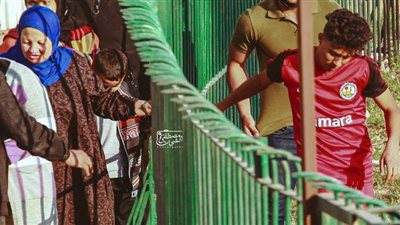 «أمه جيشه الوحيد».. لاعب بدوري الدرجة الرابعة يروي معاناة والدته لدعمه.. ويتمنى الاهتمام بدوري المظاليم.. ويحلم بالاحتراف