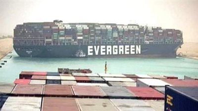 هل تتحمل مصر تعويضات السفن العالقة في قناة السويس؟ مهاب مميش يجيب