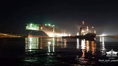 إنش كيب لخدمات الشحن: نجاح تعويم السفينة الجانحة بقناة السويس | صور