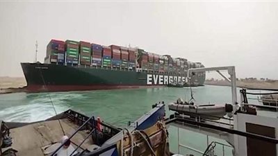 من داخل غرفة التحكم.. ننشر أول فيديو للحظة تعويم السفينة الجانحة بقناة السويس