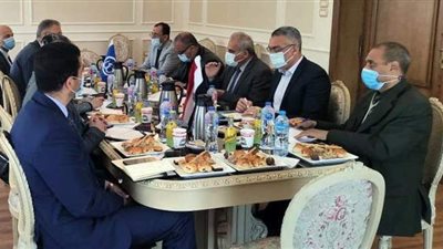 اجتماع تنسيقى بين البيئة وهيئة قناة السويس لمتابعة الوضع البيئي لأزمة السفينة الجانحة