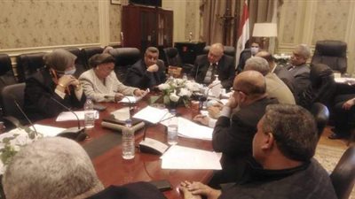 نقل البرلمان توصى بسرعة تنفيذ كوبري مشاة مزلقان طهطا