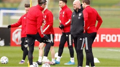 طرد 3 لاعبين من معسكر منتخب ويلز.. تعرف على السبب