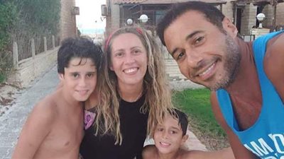 حب لم يهزمه الانفصال.. أحمد السعدني ينعي طليقته بعد وفاتها بعامين