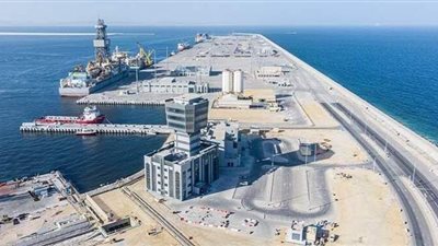 بعد تعويم إيفر جرين.. ميناء الدقم العماني يستعد لاستقبال السفن العالقة