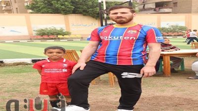 فولة واتقسمت نصين.. ميسي الشرقية ترك التمثيل وامتهن النقاشة.. والبرغوث حوله لنجم | فيديو وصور