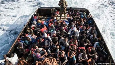 حرس السواحل الليبي ينقذ 184 مهاجرا قبالة ساحل طرابلس