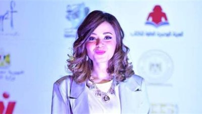 إيمي الجندي تحضر عرض 