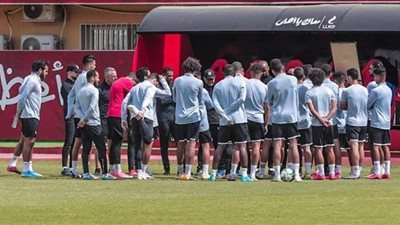 دورى أبطال افريقيا | موسيمانى يحاضر لاعبى الأهلى قبل المران الصباحي