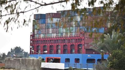 عبور حاملة الحاويات العملاقة MSC من قناة السويس | فيديو وصور