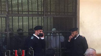 ننشر أول صور للمتهم بالتحرش بطفلة المعادي من داخل قفص الاتهام