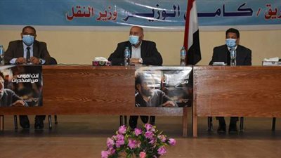 وزير النقل يناقش منظومة السلامة مع قائدي القطارات