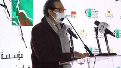 فاروق حسني: مستقبل الوطن بخير في وجود شباب الفنانين