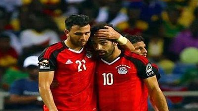 وصول محمد صلاح وتريزيجيه إلى إنجلترا على متن طائرة خاصة | صورة