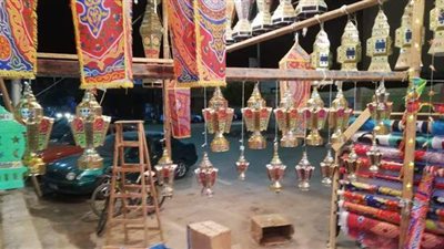 أسواق العريش تمتلئ بفوانيس وزينة رمضان | فيديو وصور