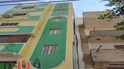 ميل عقار سكني في الشرقية وإخلاء فوري للسكان| صور