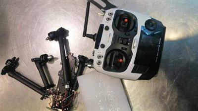 ضبط طائرتي تجسس بحوزة راكبين بمطار القاهرة