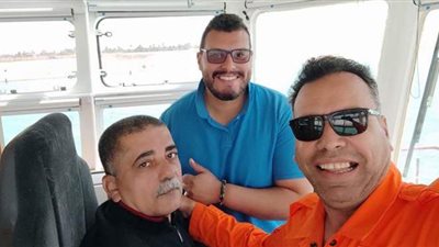 رئيس طاقم قاطرة مشاركة في تعويم السفينة: أكتر شيء فرحني أن ابني فخور بيا