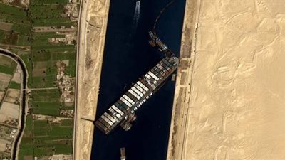 مستشار قناة السويس: اليوم بدء التحقيقات مع إيفر جرين.. وهذا ما نتبعه حال رفضها النتائج