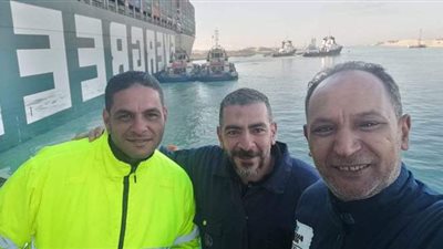 أحد أبطال ملحمة تعويم السفينة البنمية يكشف تفاصيل الساعات الصعبة: عملنا ليلا ونهارا لإنقاذ سمعة مصر.. وهتاف الله أكبر زلزل القنال