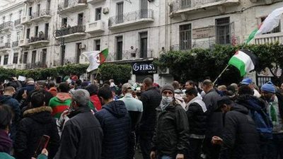بحوزتهم أسلحة متطورة.. ضبط 5 أشخاص في الجزائر خططوا لهجمات إرهابية ضد المتظاهرين